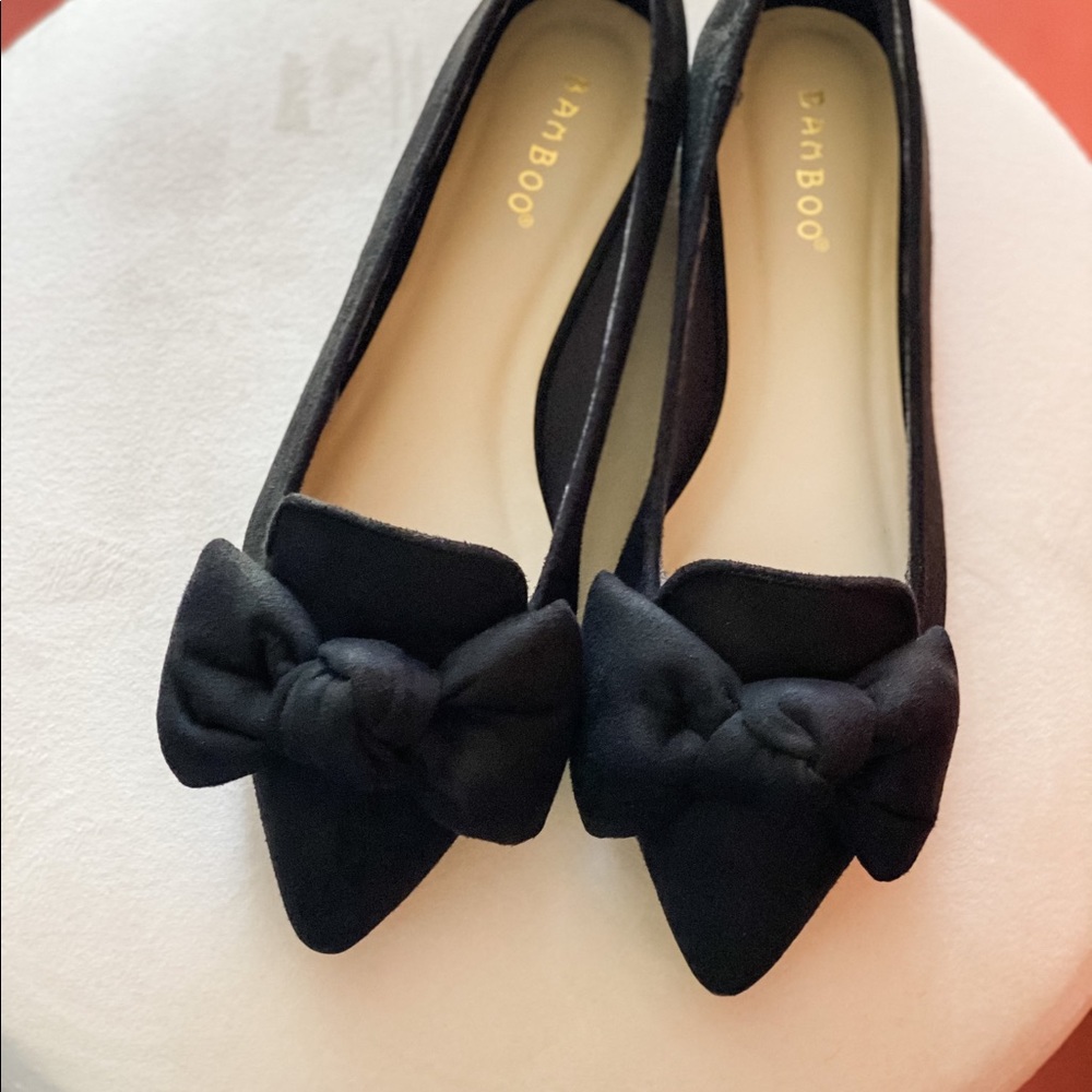 Black Pointy bow detail flats